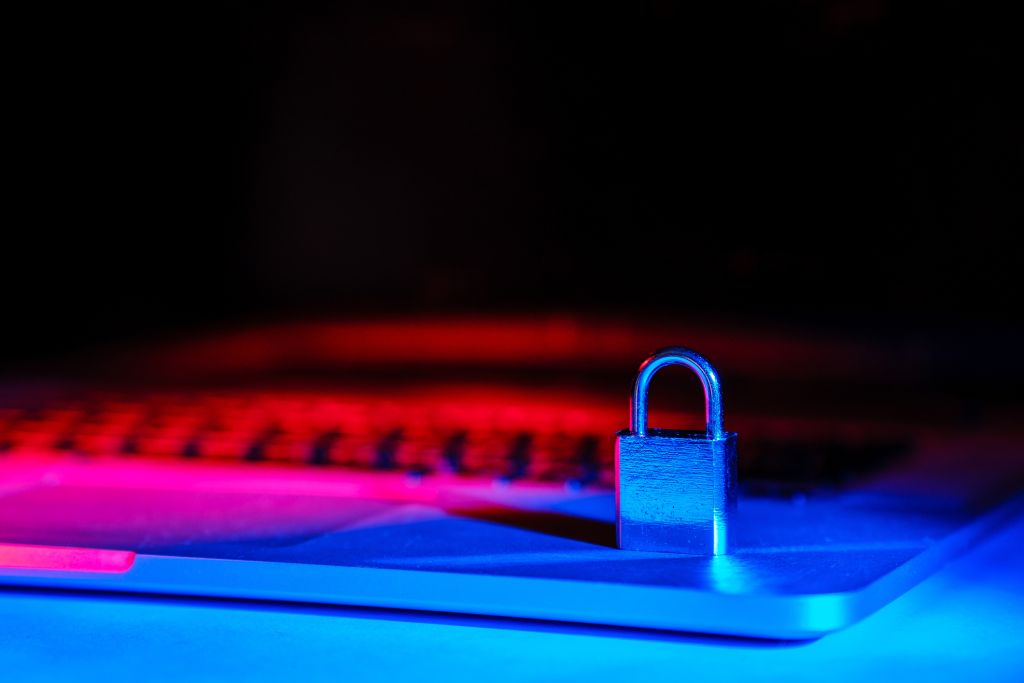 Grok Build transmettait l’intégralité des dépôts de code analysés à xAI